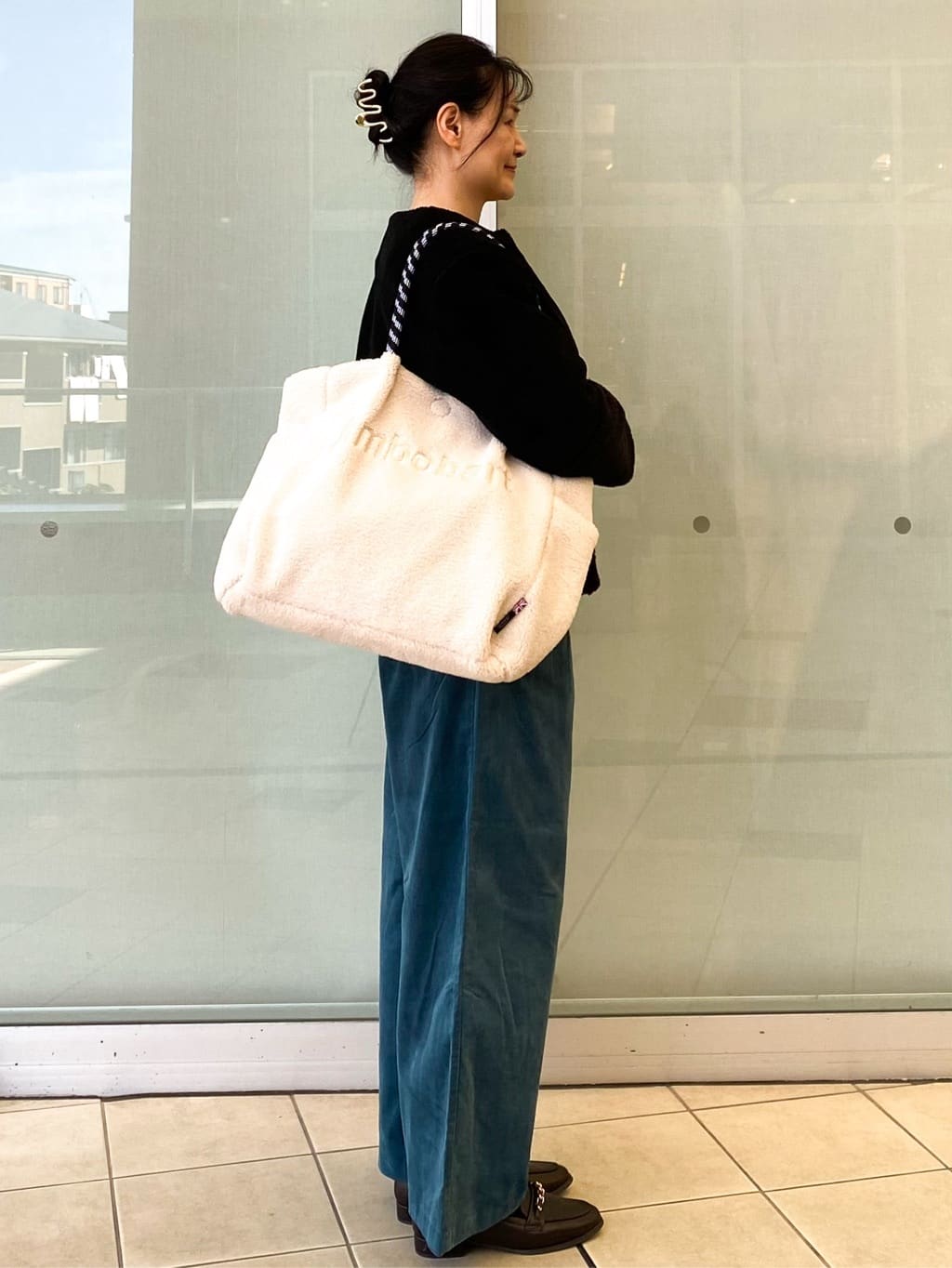 Jeanさんの「OPAQUE.CLIP｜フェイクボア切替ショートコート」を使ったコーディネート