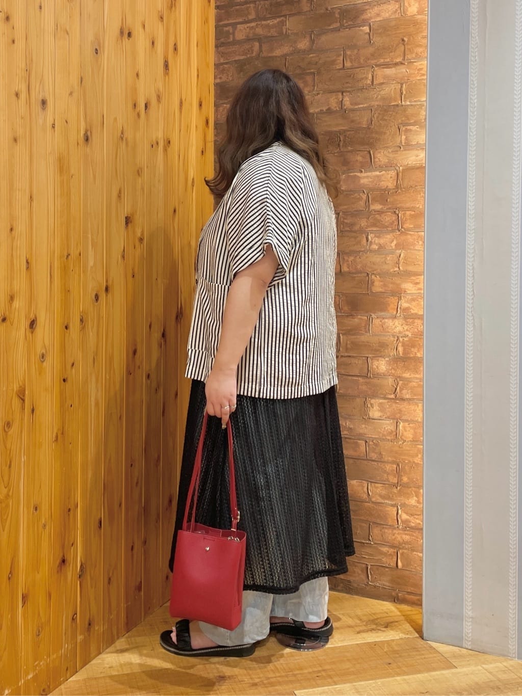 Risaさんの「SHOO･LA･RUE｜【S-LL/ひんやり/UV】二の腕をきれいにカバー ショルダータックトップス」を使ったコーディネート
