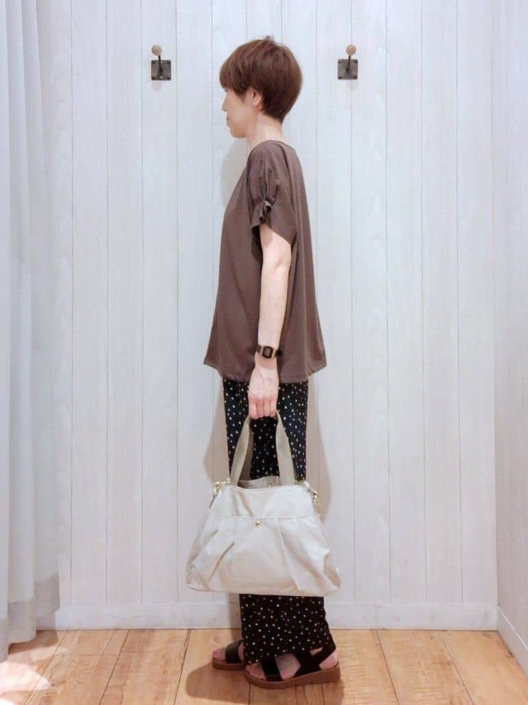 Ribさんの「SHOO･LA･RUE｜【S-LL/UV/プチプラ】お袖タックで好印象 デザインTシャツ」を使ったコーディネート