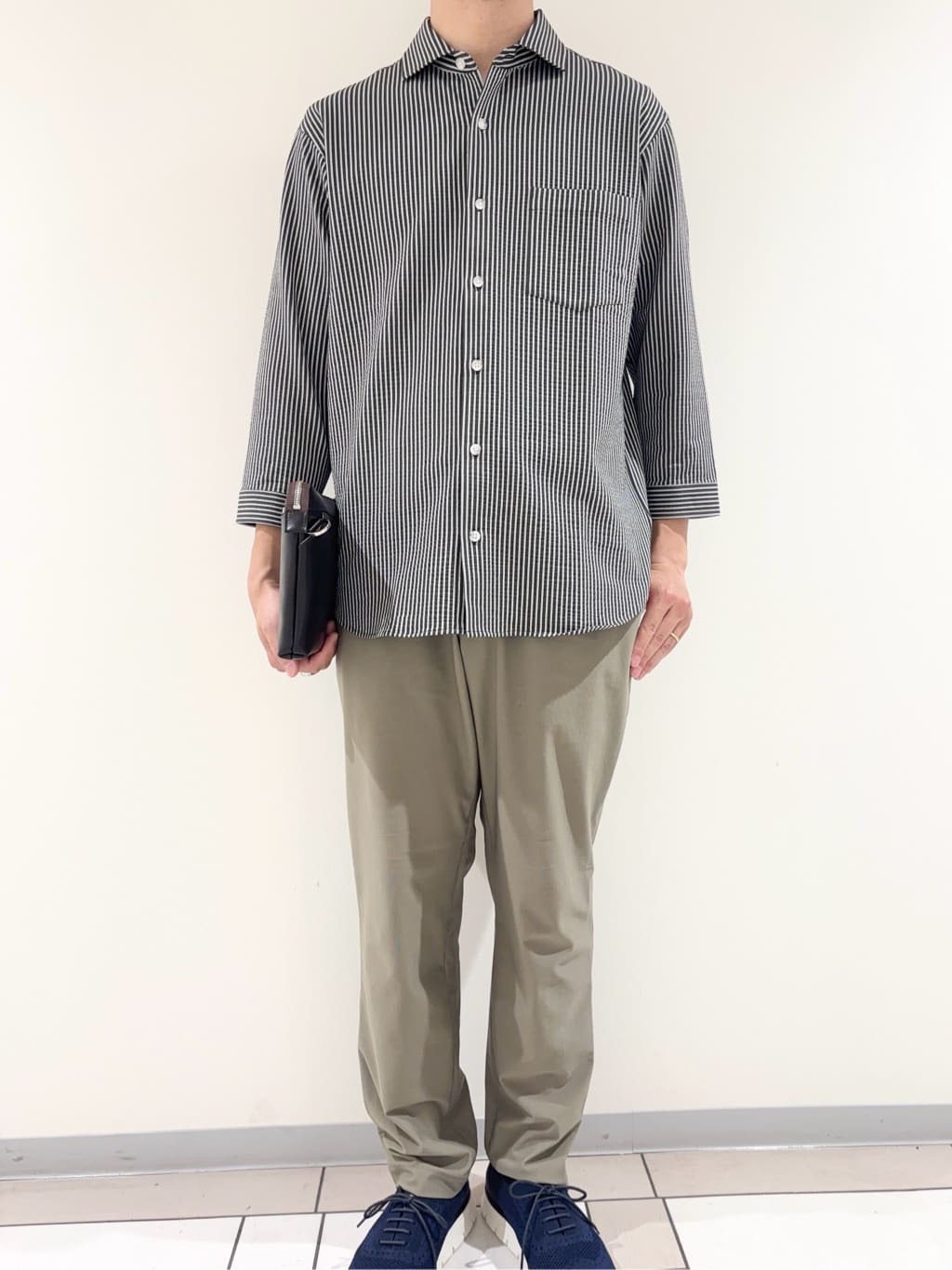 及川さんの「TAKEO KIKUCHI｜【COOL CITY WEAR】エアートール パンツ /接触冷感・通気性」を使ったコーディネート