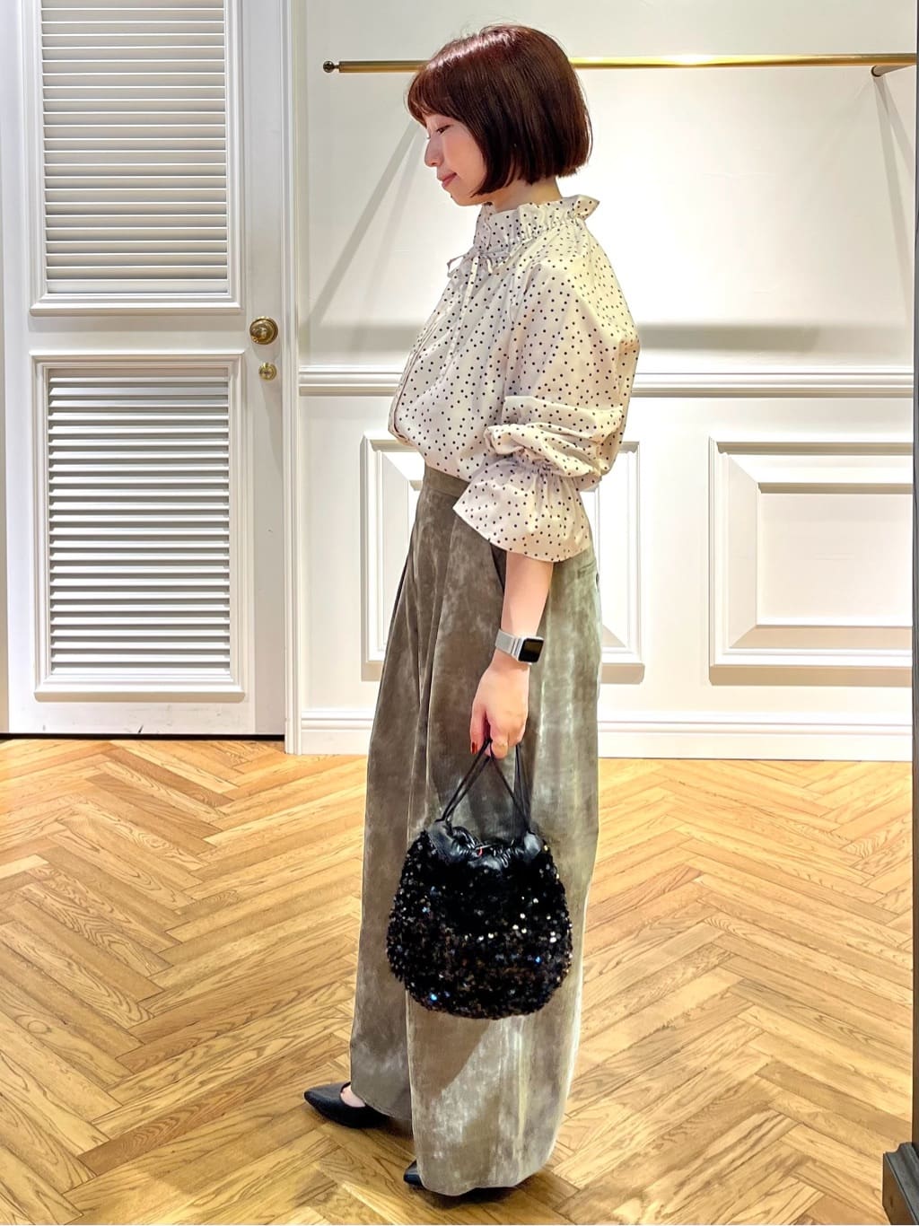 つじ まこさんの「DRESSTERIOR｜ソフト別珍イージーパンツ」を使ったコーディネート