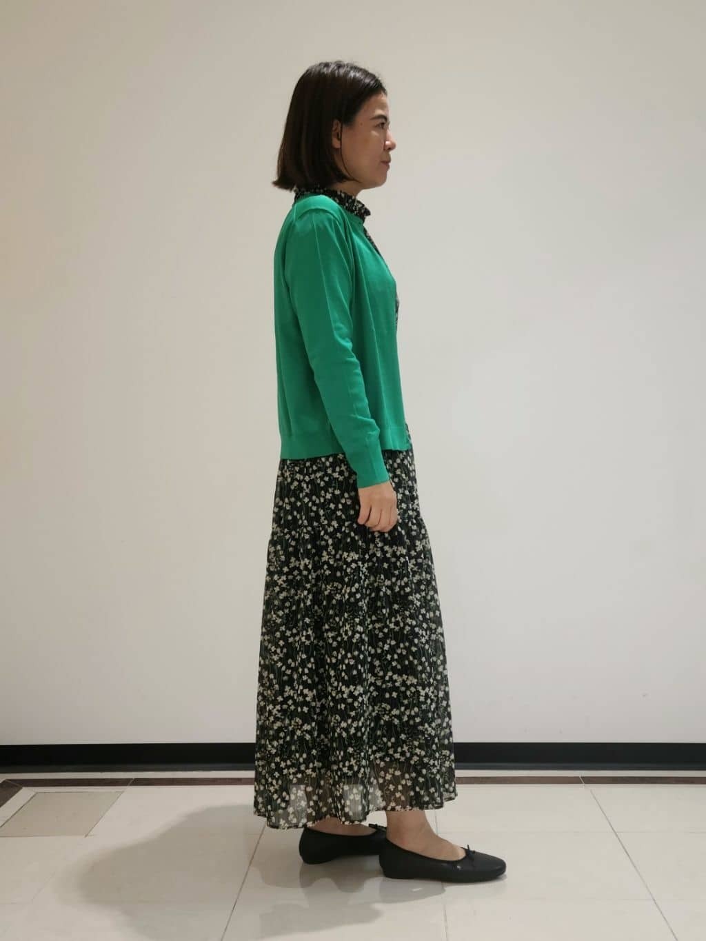 eriさんの「INDIVI｜【通年活躍！／アンサンブル可能】クルーネックカーディガン」を使ったコーディネート