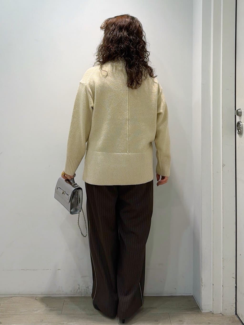 sumicaさんの「OPAQUE.CLIP｜【es】ピンストライプ 変形ワイドパンツ【洗濯機OK】」を使ったコーディネート