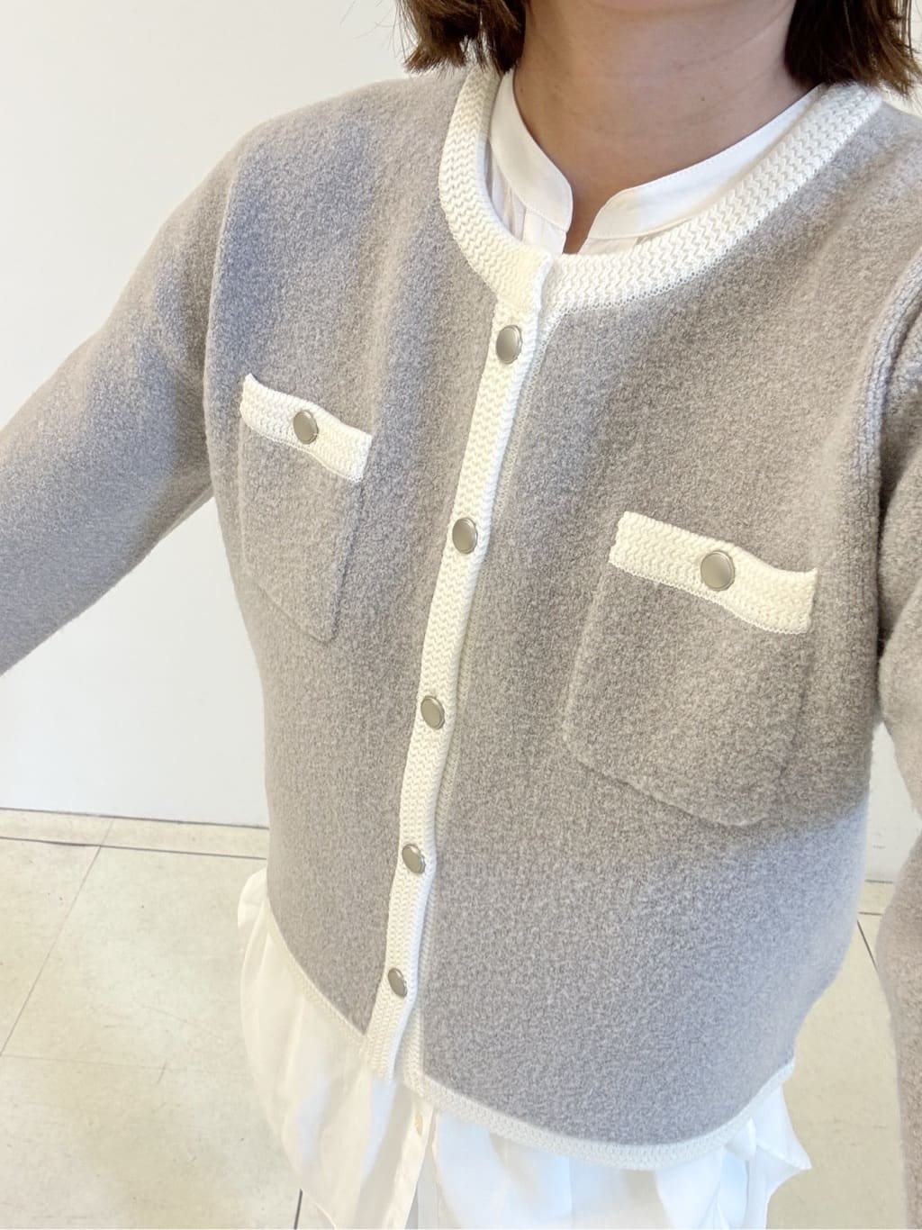 yoshiyaさんの「INDIVI｜【ミニブークレ素材】ジャケットライクカーディガン」を使ったコーディネート