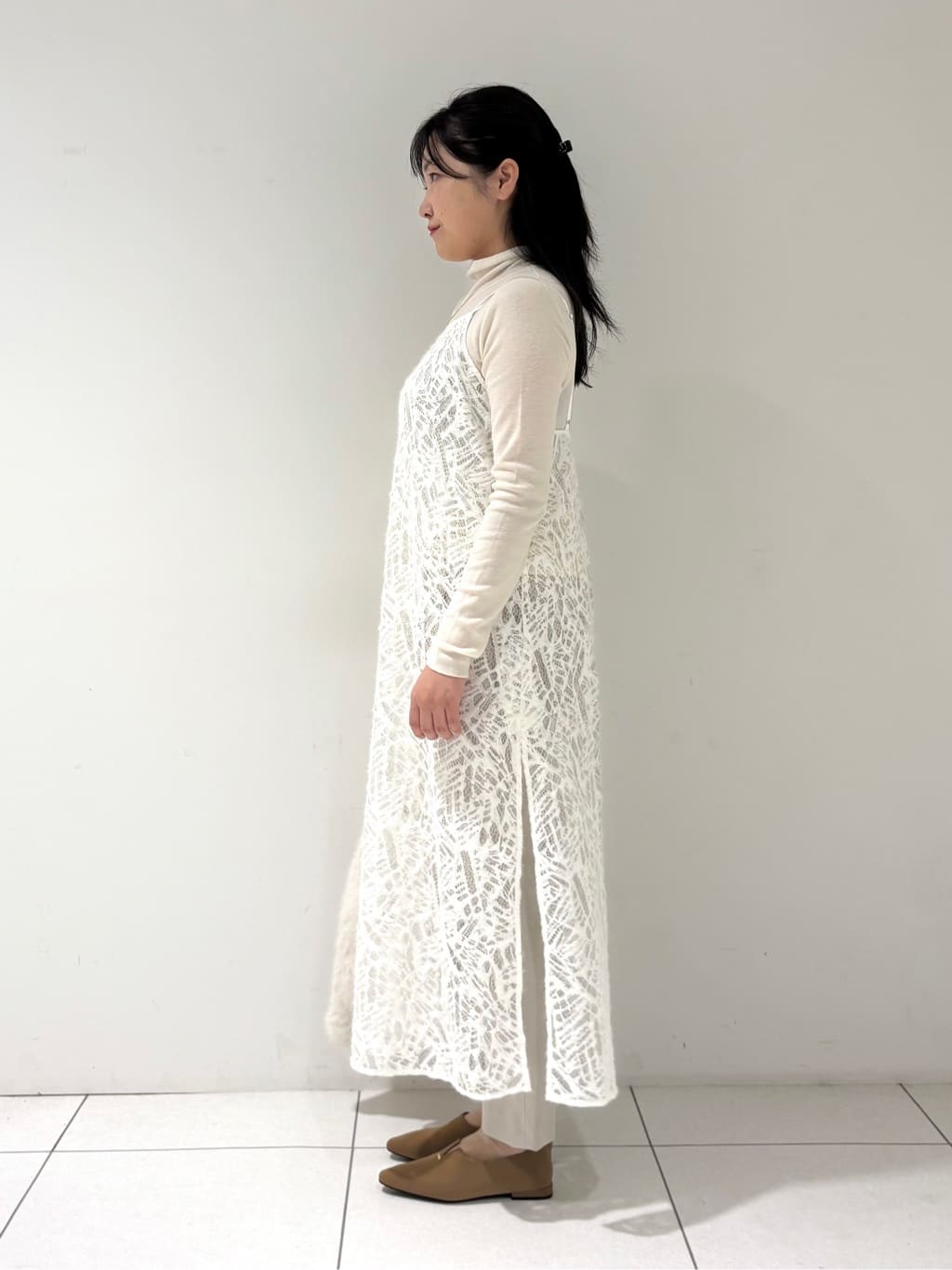 momokoさんの「INDIVI｜【レイヤード◎】レースキャミドレス」を使ったコーディネート