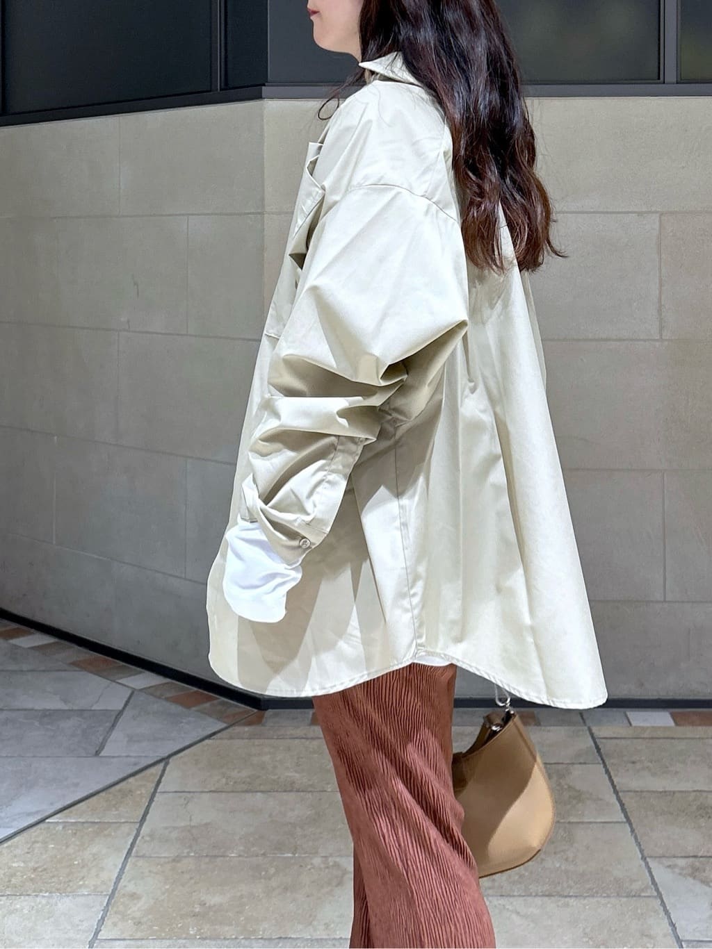 よねさんの「INDIVI｜ベロアフレアパンツ」を使ったコーディネート