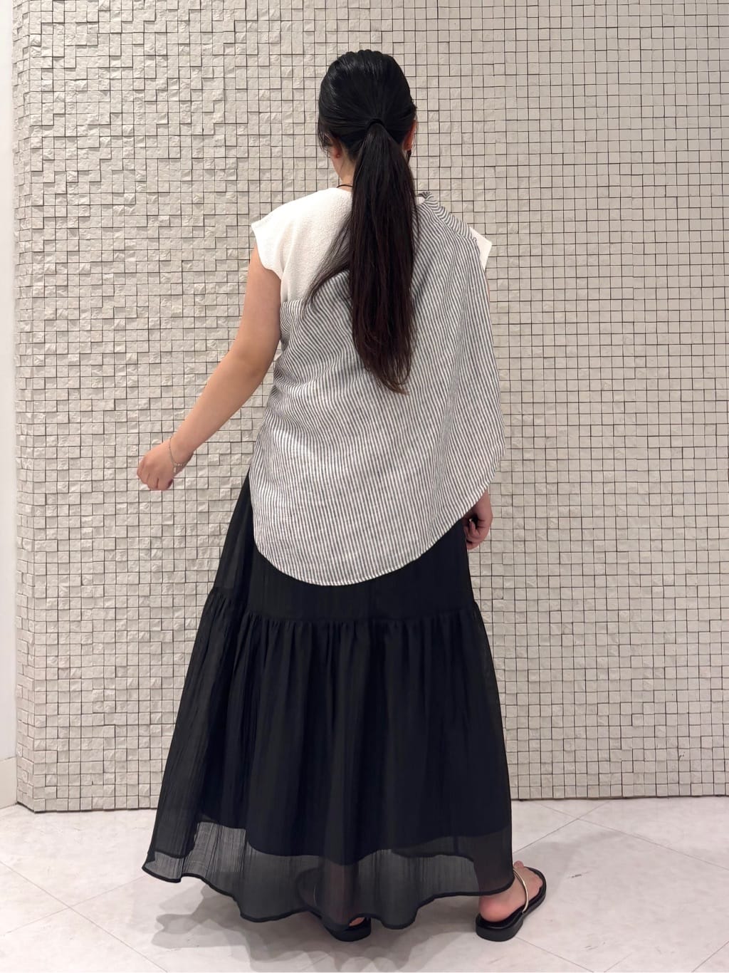 MEGUMIさんの「INDIVI｜【2点セット／着回し◎】ノースリーブ＆ティアードスカート カセット服」を使ったコーディネート