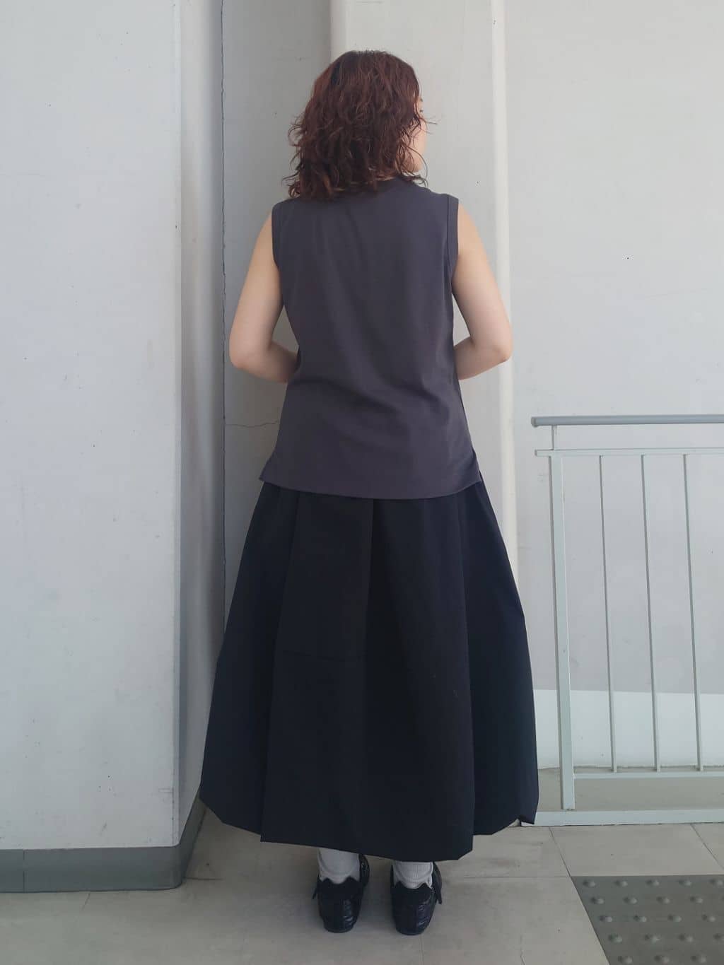 maruさんの「THE SHOP TK｜【汗染み防止】ノースリーブTシャツ【洗濯機OK/UVケア】」を使ったコーディネート