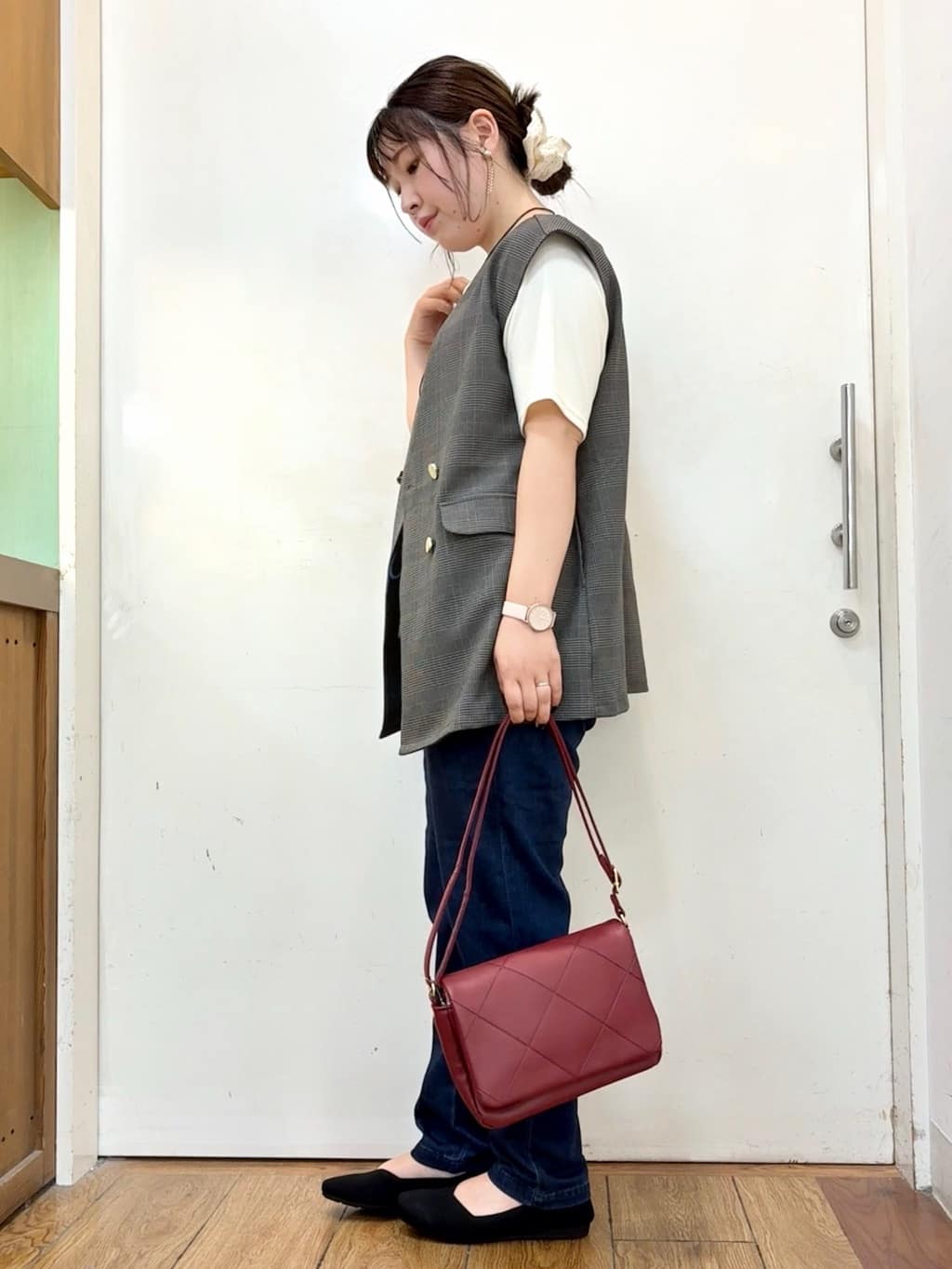 だいわさんの「SHOO･LA･RUE｜【高レビュー/SS-LL/美脚シルエット】自然に体型カバー イージーデニム テーパードパンツ」を使ったコーディネート