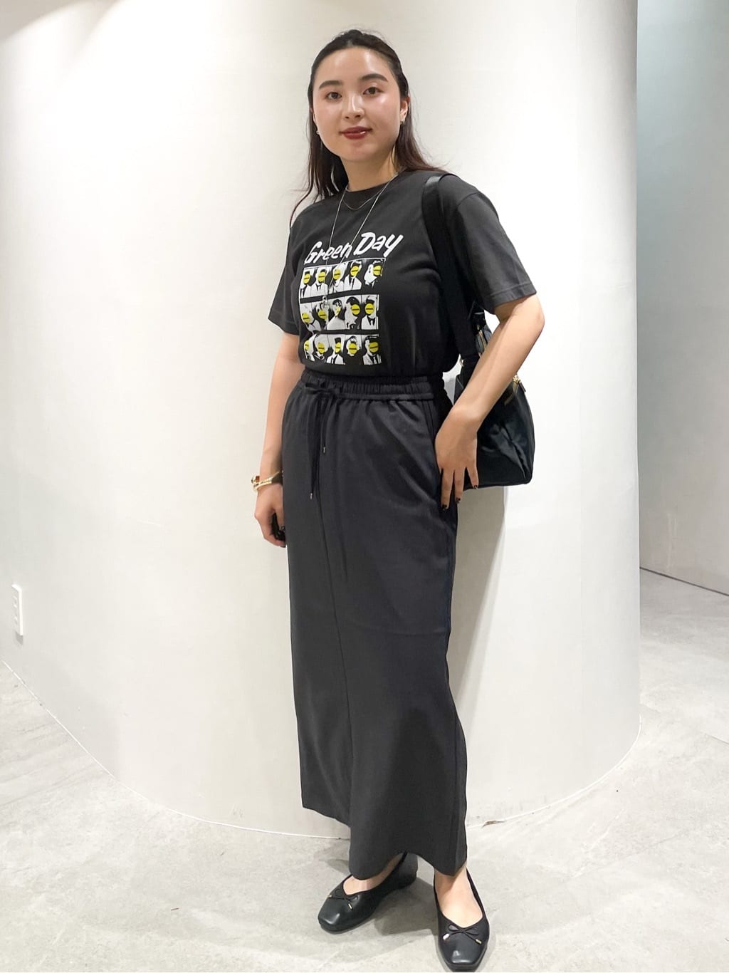 かりんさんの「OPAQUE.CLIP｜ロックTシャツ別注アソート【GREEN DAY／METALLICA／THE BEATLES】」を使ったコーディネート