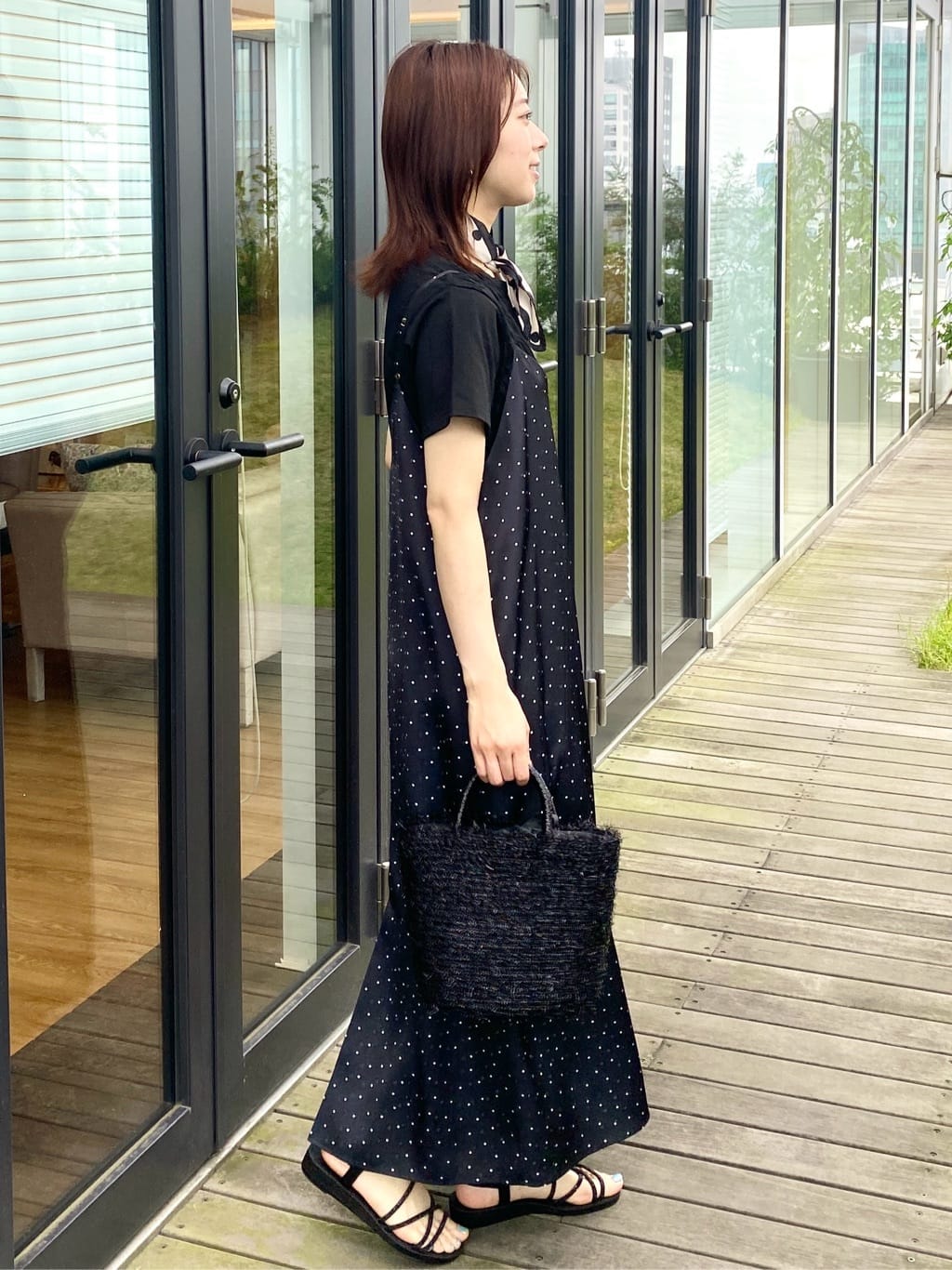 RINAさんの「OPAQUE.CLIP｜ランダムドット サテンキャミワンピース【洗濯機洗い可】」を使ったコーディネート