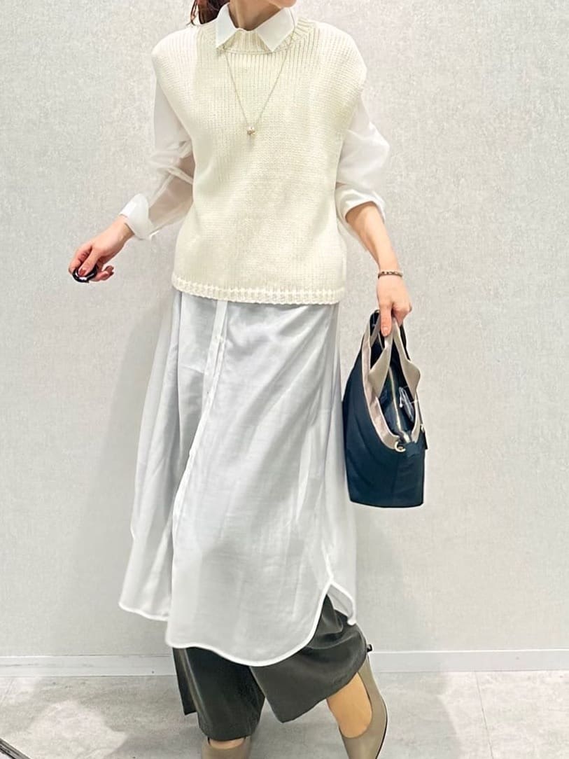 Miwaさんの「UNTITLED｜【ニットと重ね着に/前開きボタン】シアーロングシャツ」を使ったコーディネート