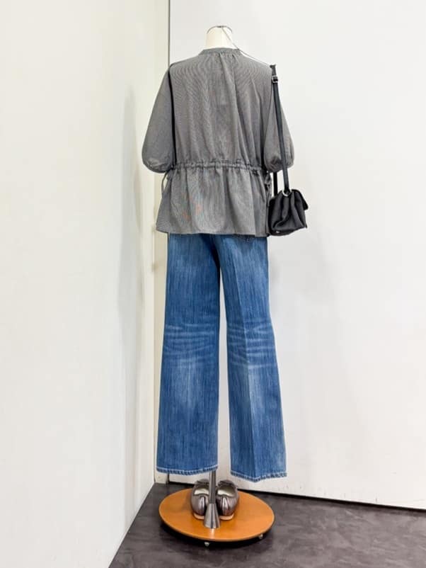 yukariさんの「grove｜【二の腕/体型カバー】メリハリシルエットが叶うシャーリングブラウス」を使ったコーディネート
