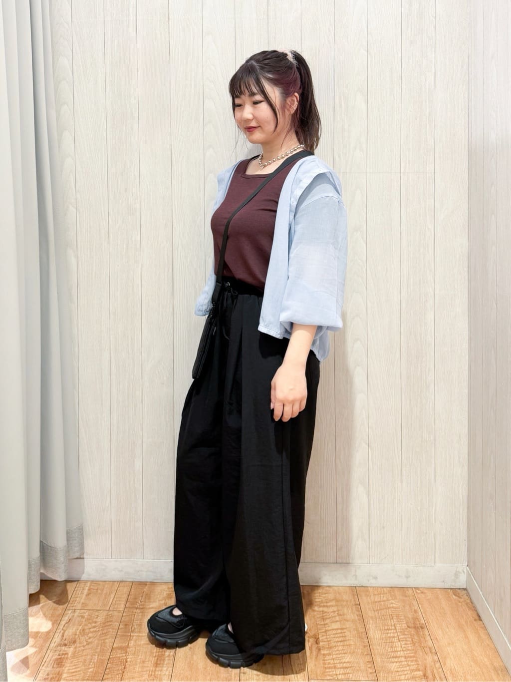 愛さんの「SHOO･LA･RUE｜【S-LL】大人の抜け感 シアーボイルフーディパーカ」を使ったコーディネート