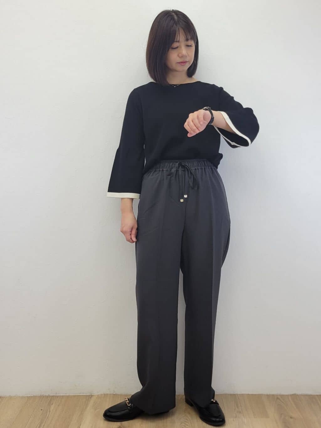 LISAさんの「OPAQUE.CLIP｜ラメストライプイージーワイドパンツ／セットアップ可【洗濯機洗い可／防シワ／吸水速乾】」を使ったコーディネート