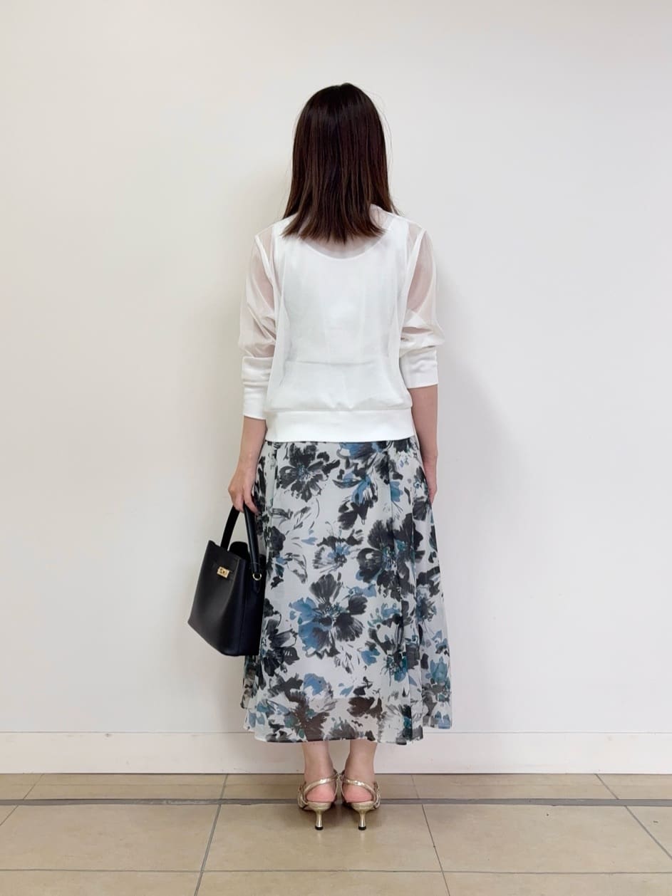 asamiさんの「UNTITLED｜【シアー/後ろウエストゴム】ペイントフラワースカート」を使ったコーディネート