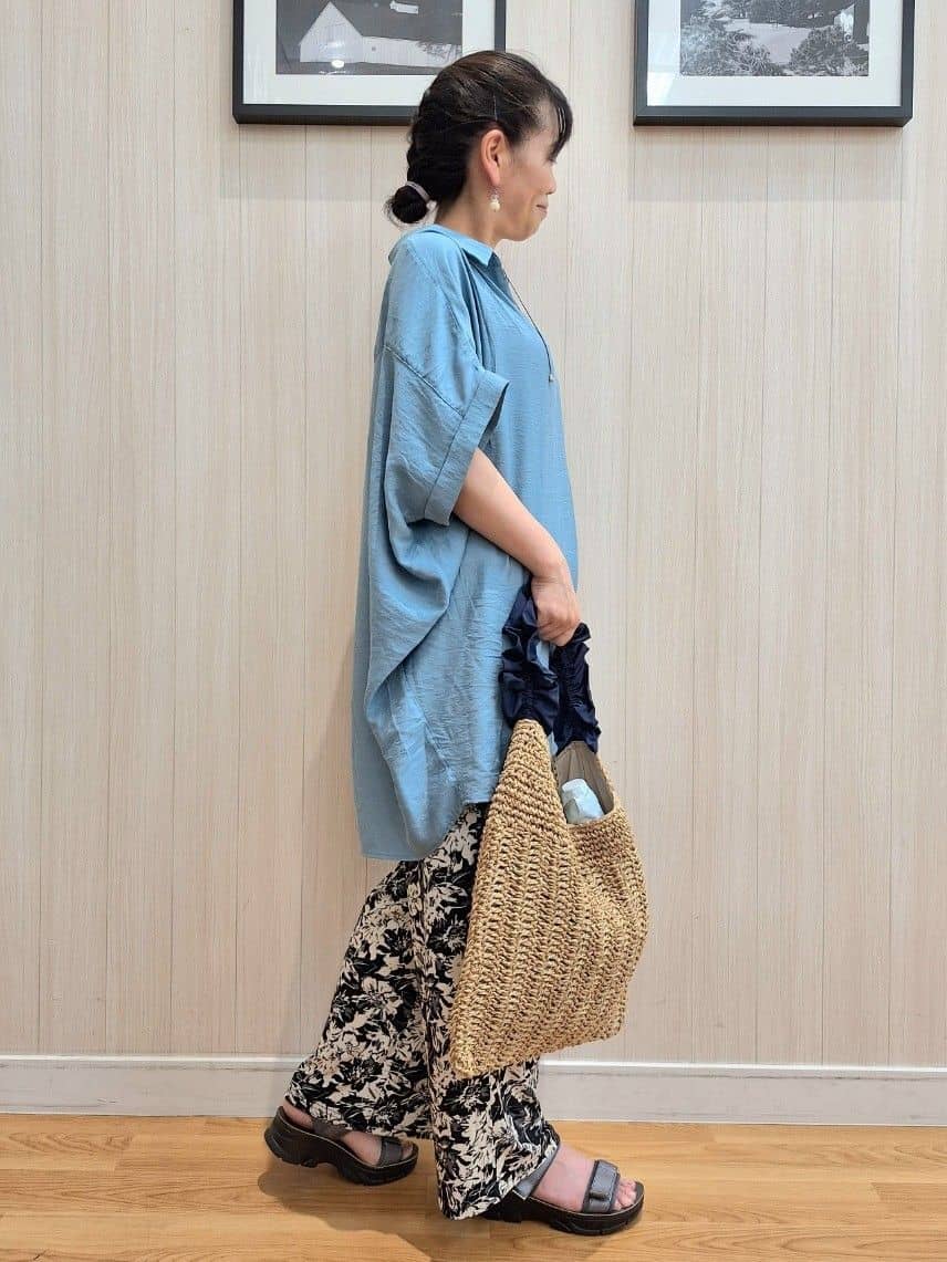 Saoさんの「SHOO･LA･RUE｜【ひんやり/選べる2柄】大人のリラックスコーデに プリント柄パンツ」を使ったコーディネート