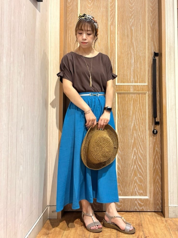 meiさんの「SHOO･LA･RUE｜【S-LL/UV/プチプラ】お袖タックで好印象 デザインTシャツ」を使ったコーディネート