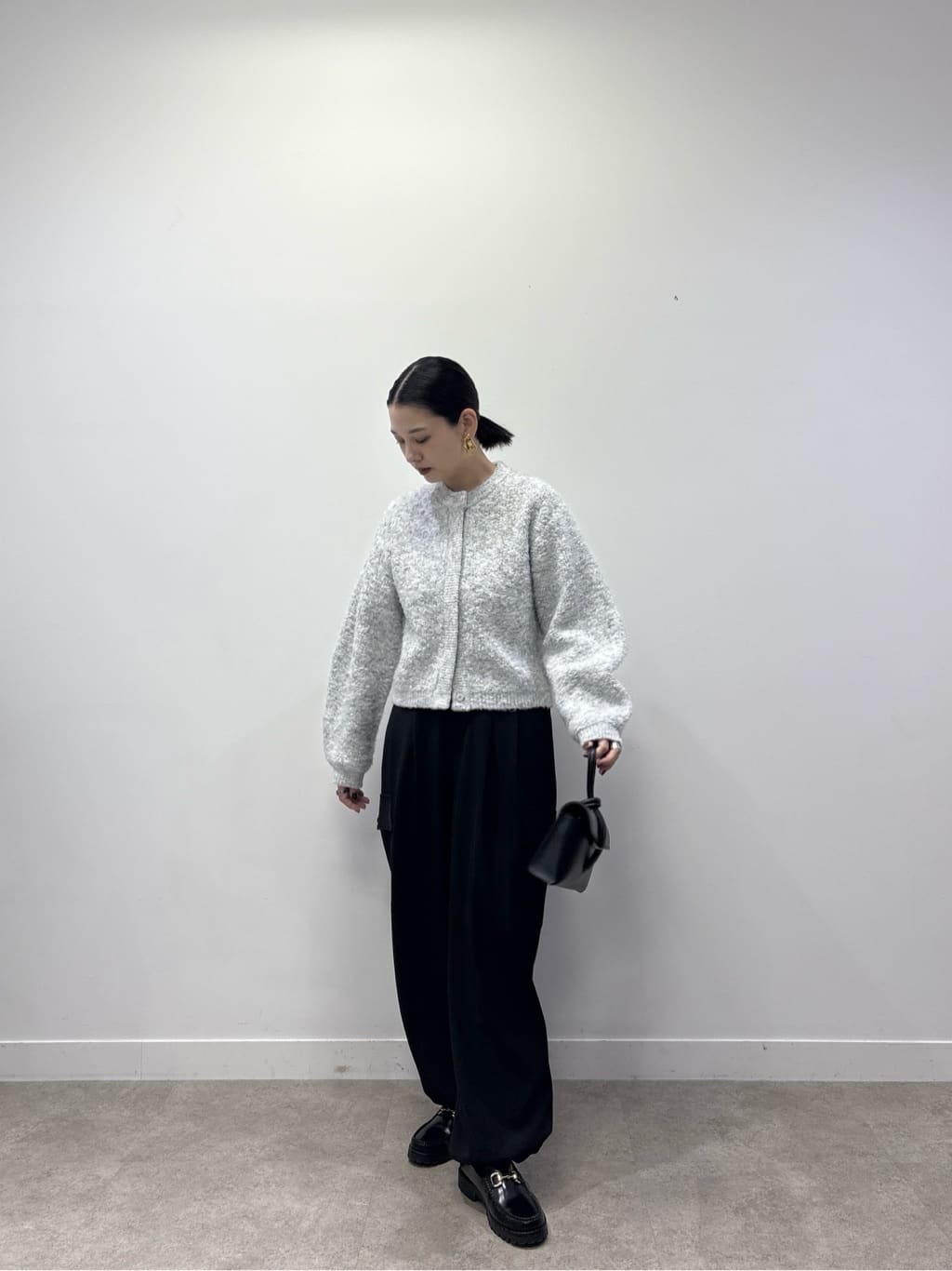ayanoさんの「INDIVI｜【MILLELA FIRENZE】ループハンドルバッグ」を使ったコーディネート