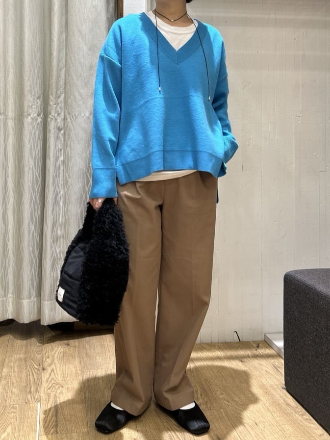 ga_riさんの「THE SHOP TK｜【体型カバー】ゆったり サイドスリットニット」を使ったコーディネート
