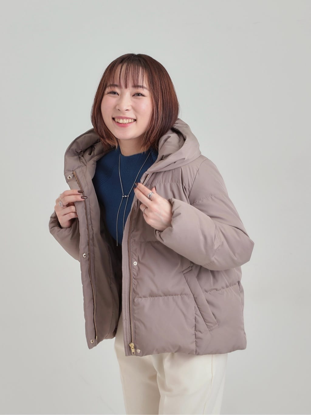 𝐜𝐡𝐢𝐤𝐚さんの「SHOO･LA･RUE｜【撥水/洗える】ショートフーディーダウン」を使ったコーディネート