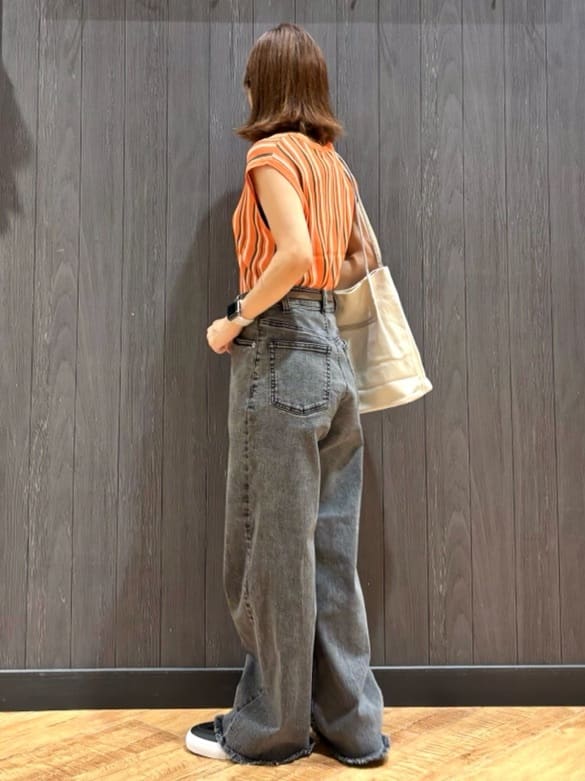 meiさんの「SHOO･LA･RUE｜【S-LL/裏ひんやり/ストレッチ】ワイドストレートデニムパンツ」を使ったコーディネート