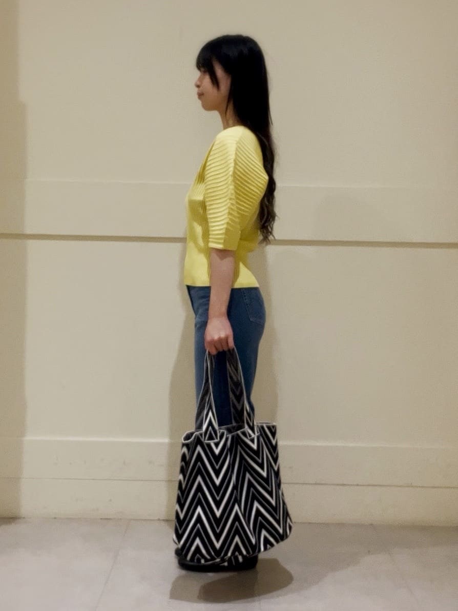 kumiさんの「INDIVI｜【褒められデニム】ワイドストレート デニムパンツ」を使ったコーディネート