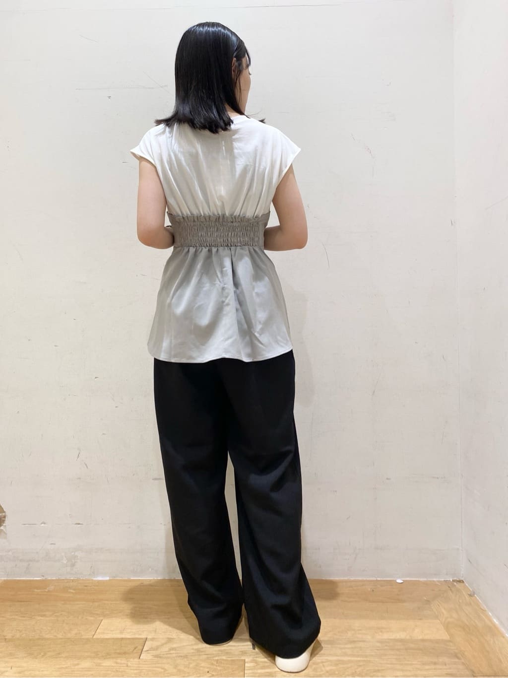 みなみさんの「OPAQUE.CLIP｜リネンライクタックワイドパンツ【洗濯機洗い可】」を使ったコーディネート