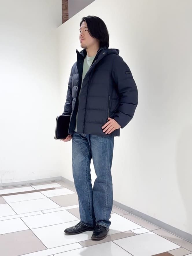 及川さんの「TAKEO KIKUCHI｜カラーコンビ ダウンブルゾン」を使ったコーディネート