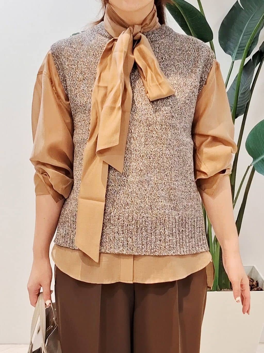 YuKaRiさんの「UNTITLED｜【重ね着レイヤードに】杢調ニットベスト」を使ったコーディネート