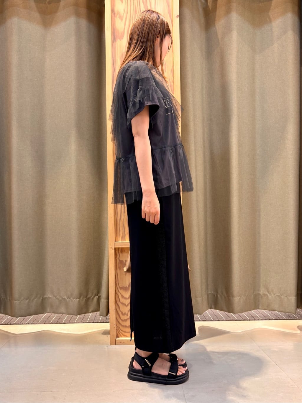 HaNeさんの「THE SHOP TK｜【セットアイテム】チュール&times;ロゴTシャツ/洗える」を使ったコーディネート
