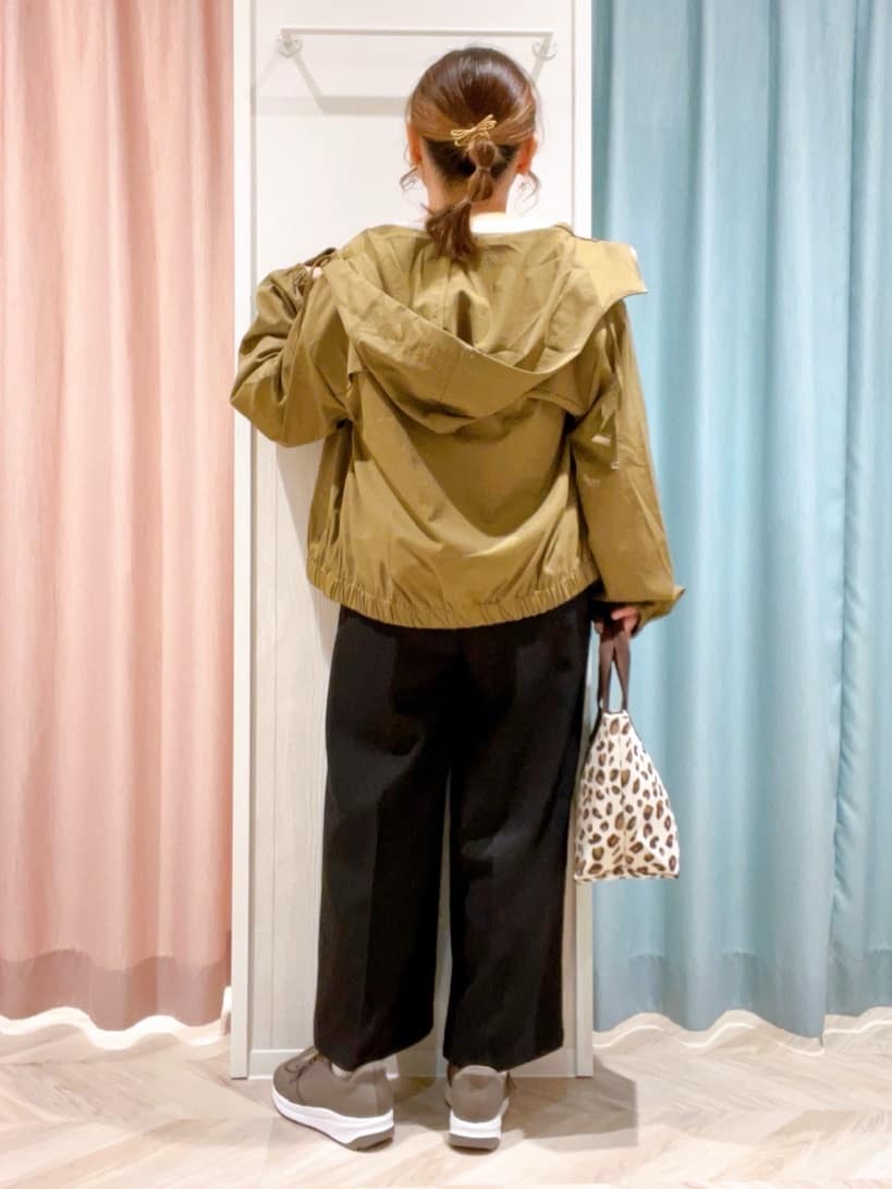 kitaさんの「SHOO･LA･RUE｜【洗濯機可/S-LL】1枚で華やか フリルドッキングトップス」を使ったコーディネート