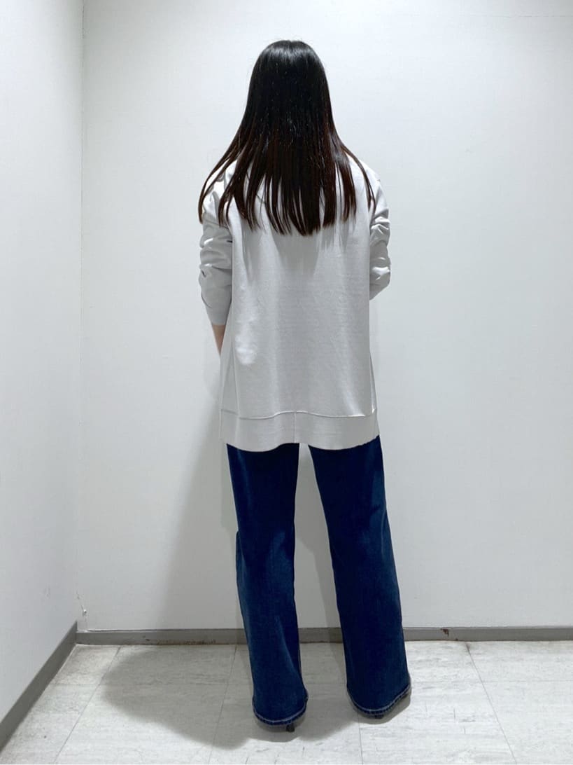 meiさんの「INDIVI｜【褒められデニム】ワイドストレート デニムパンツ」を使ったコーディネート