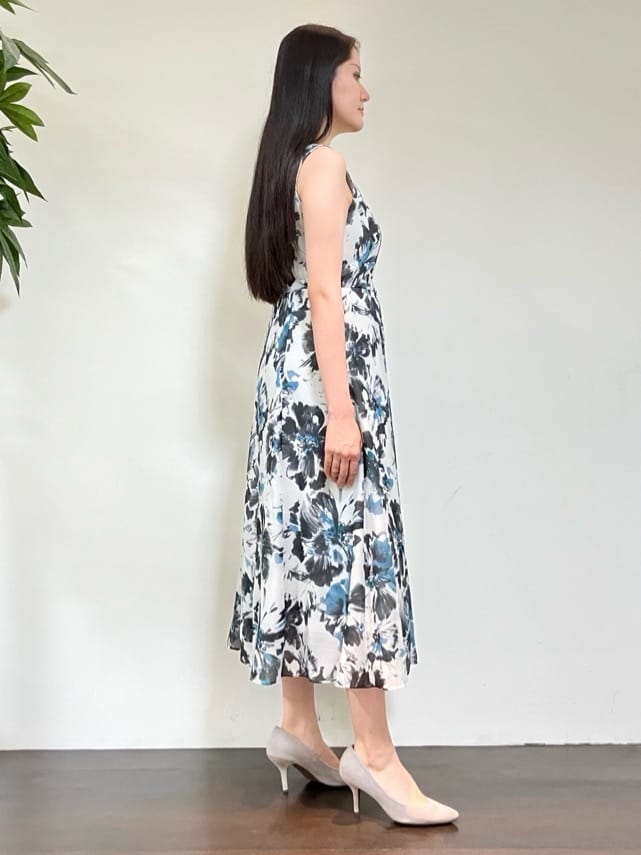 カレンさんの「UNTITLED｜【シアー/エレガント/花柄/夏ワンピ】ペイントフラワーワンピース」を使ったコーディネート
