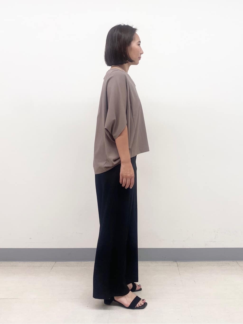 YUKARIさんの「INDIVI｜【体型カバー/SETUP可能】ジョーゼット　ドルマンブラウス」を使ったコーディネート