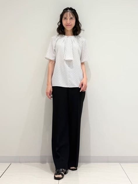 kayoさんの「INDIVI｜【洗える／UVケア】幾何学柄＆無地ボウタイブラウス」を使ったコーディネート