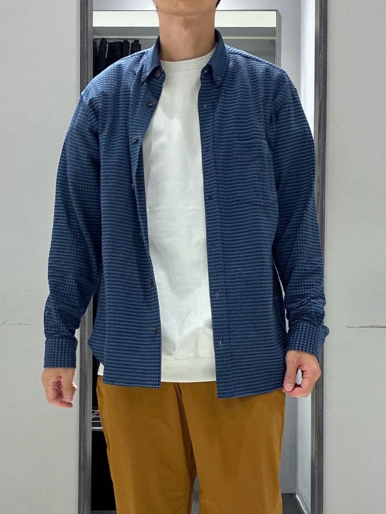 わいずみさんの「TAKEO KIKUCHI｜【抗菌防臭/シーズンレス】シアサッカーギンガムチェック ストレッチシャツ」を使ったコーディネート