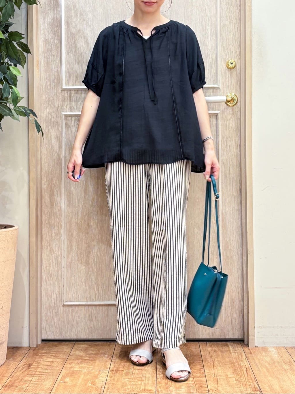 なみさんの「SHOO･LA･RUE｜【S-LL/2点セット】リボン使いがアクセント はしごレースブラウス＋タンクトップ」を使ったコーディネート
