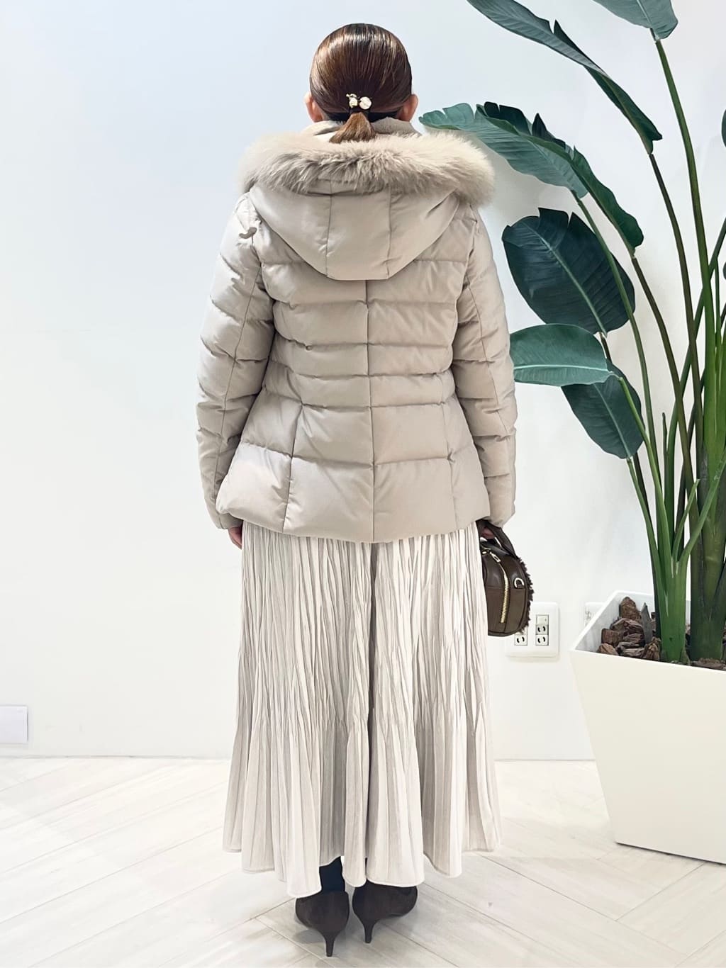 Tomoさんの「UNTITLED｜【名品／撥水／抗菌防臭】ショート丈リサイクルダウンコート」を使ったコーディネート