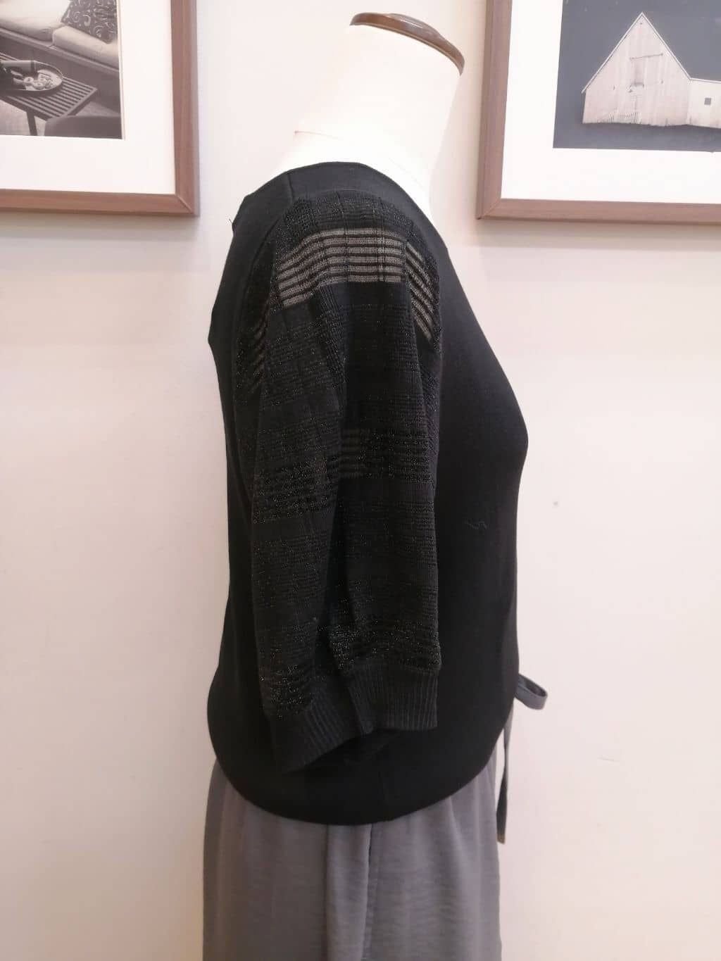 maiさんの「SHOO･LA･RUE｜【S-LL/ひんやり】さらっとタッチできれい見え ピンタックスカーチョ」を使ったコーディネート
