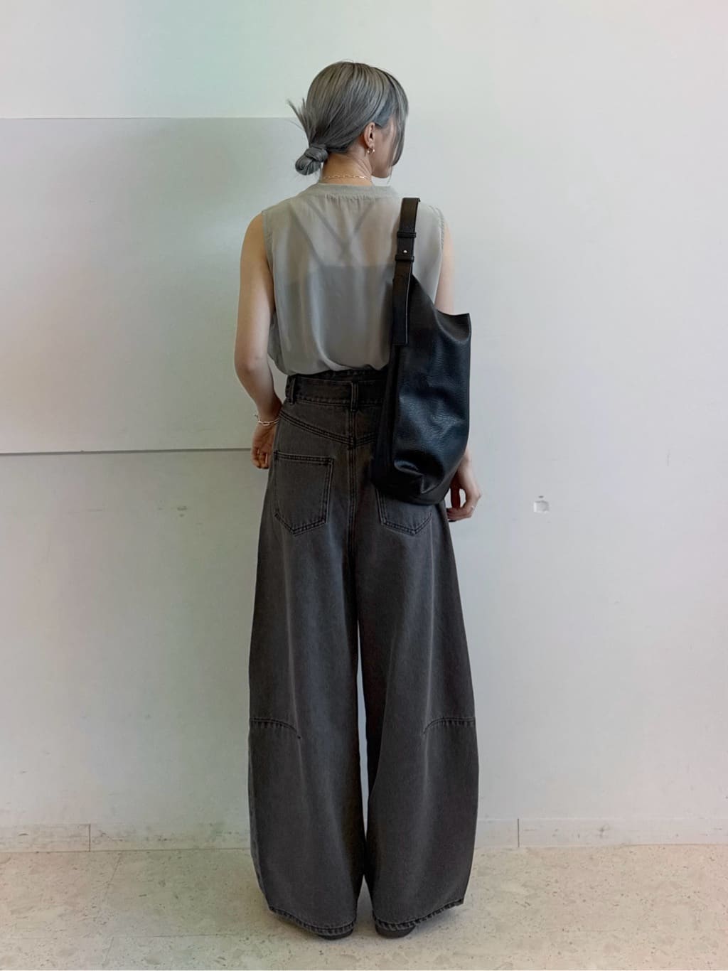 omaさんの「THE SHOP TK｜◆バレル風タックパンツ【洗濯機OK】」を使ったコーディネート