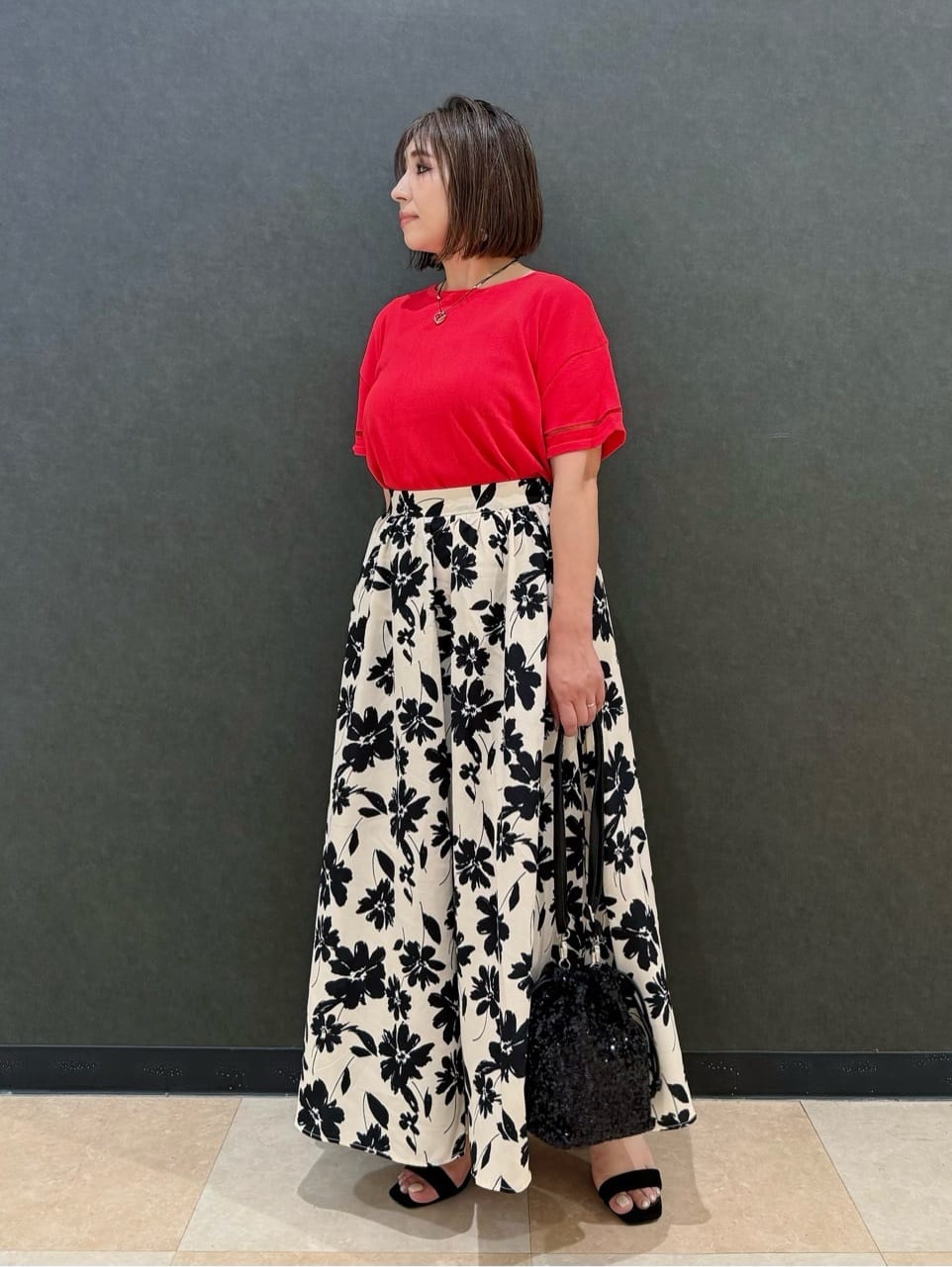 Megさんの「SHOO･LA･RUE｜【高レビュー/着丈選べる】華やかさをプラスする アソートロングスカート」を使ったコーディネート