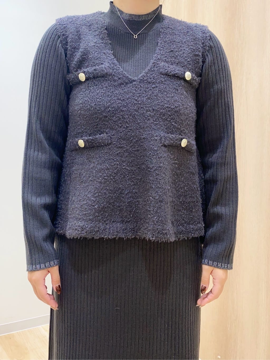 HANAさんの「grove｜【2点SET/体型カバー】一枚で決まる、ペプラムベスト&times;ニットワンピース」を使ったコーディネート