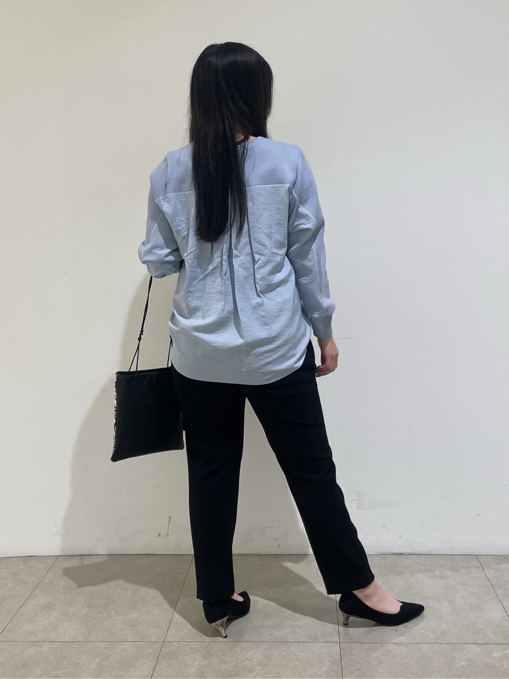 emikaさんの「INDIVI｜【洗える／選べる8色】トーンアップニット」を使ったコーディネート
