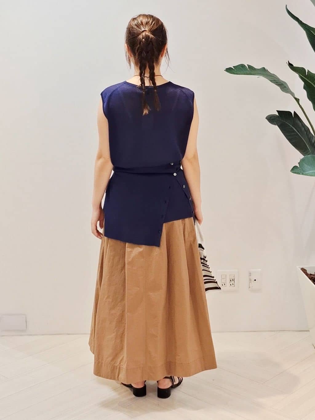 YuKaRiさんの「UNTITLED｜【アンサンブル可/洗える】シアーノースリーブ プルオーバー」を使ったコーディネート
