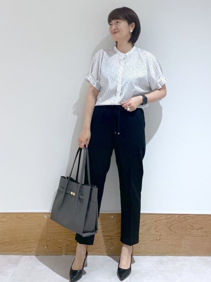 Yukinkoさんの「OPAQUE.CLIP｜◆幾何柄アソート タックドルマンスリーブブラウス【洗濯機洗い可】」を使ったコーディネート