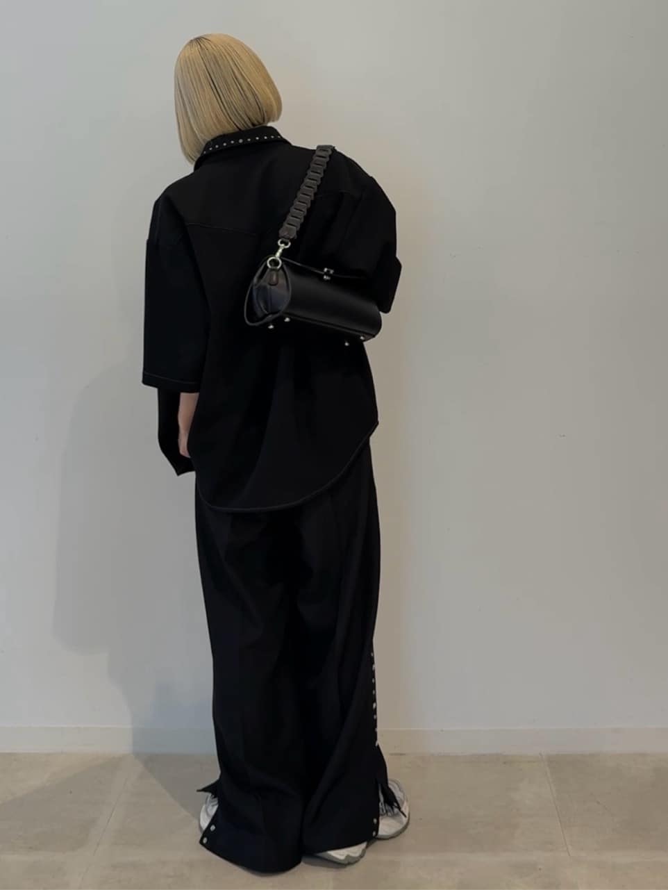 川本葵さんの「tk.TAKEO KIKUCHI｜ウェスタンスタッズシャツ」を使ったコーディネート