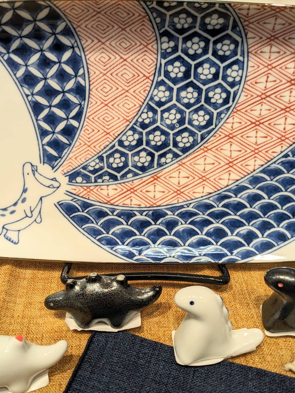 wave3さんの「212 KITCHEN STORE｜江戸っ子恐竜 黒&times;青 ステゴザウルス 箸置」を使ったコーディネート