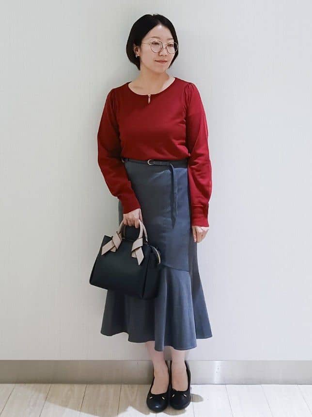 KaHoさんの「index｜パール調パーツ付きクルーネックニット【洗濯機OK】《8col／XS～3L》」を使ったコーディネート