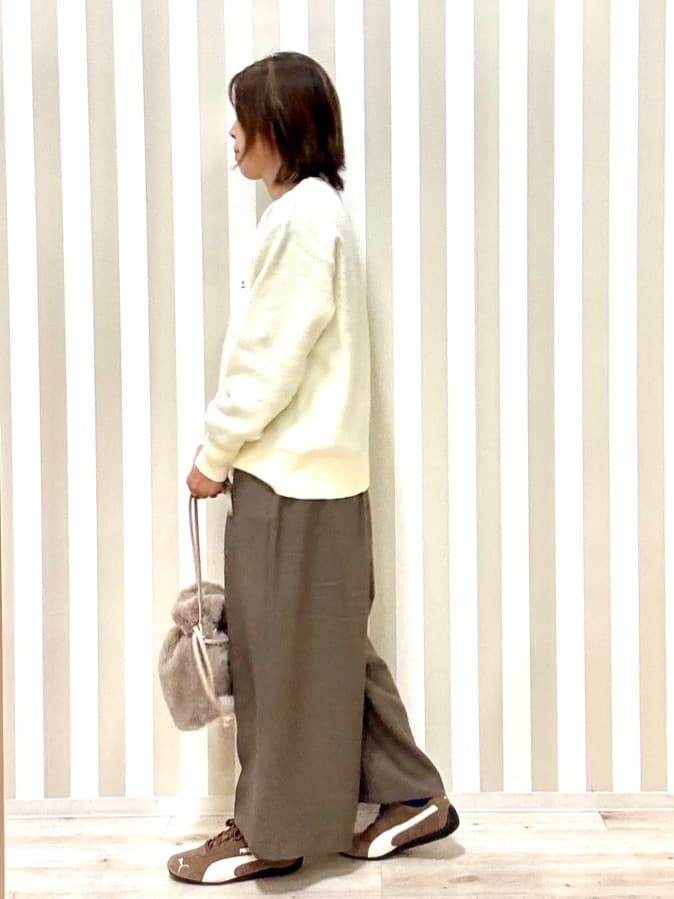 pieceさんの「SHOO･LA･RUE｜【洗濯機可/ちくちくしにくい】大人のための スウェットライク刺繍ロゴニット」を使ったコーディネート